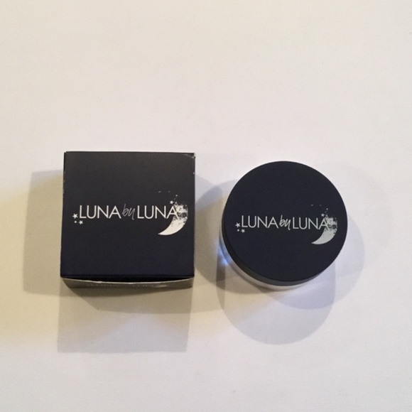 Luna by Luna Loose Translucent Powder - Picture 3 of 5
